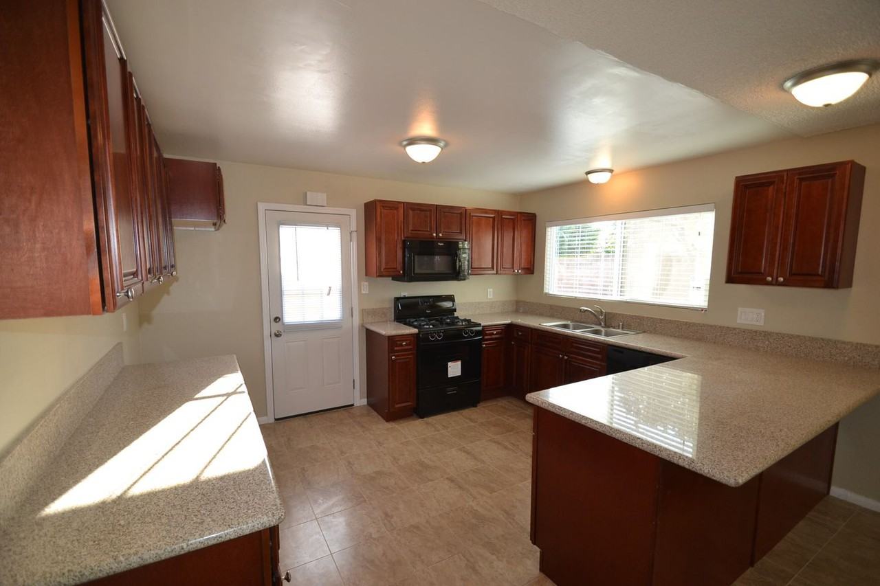 1330 Bluebell St - Photo 3 of 13