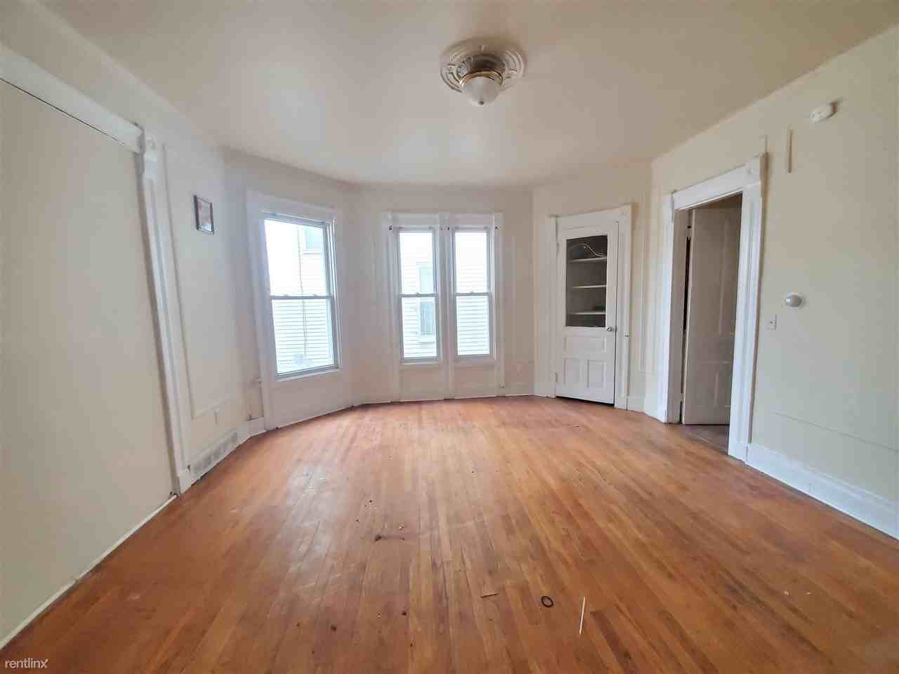 516 Elm St - Photo 2 of 3