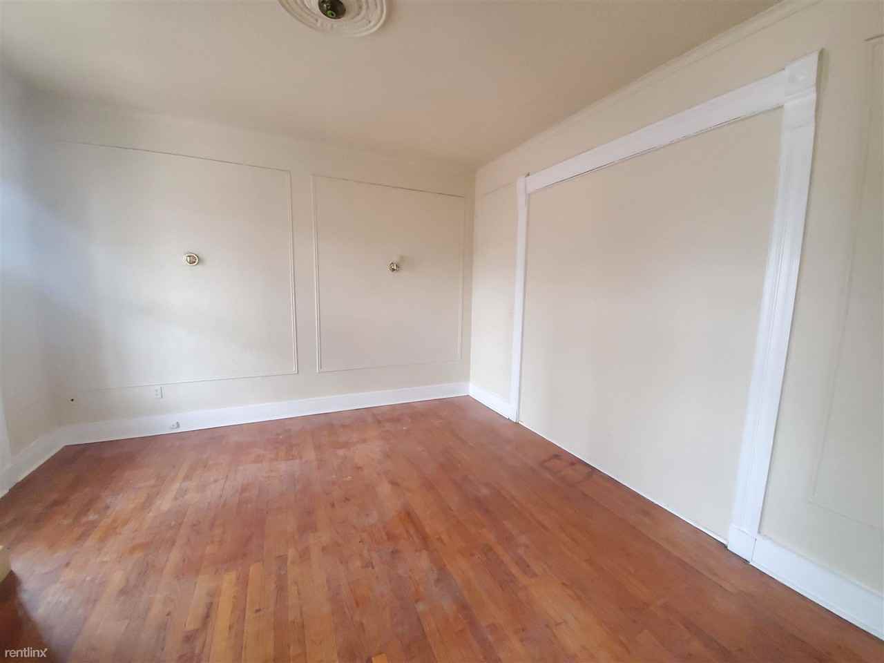 516 Elm St - Photo 3 of 3