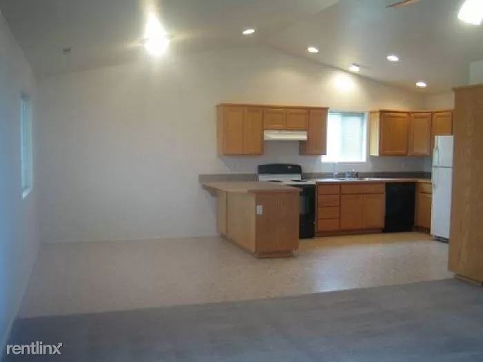 1562 N 12th St - Photo 3 of 11