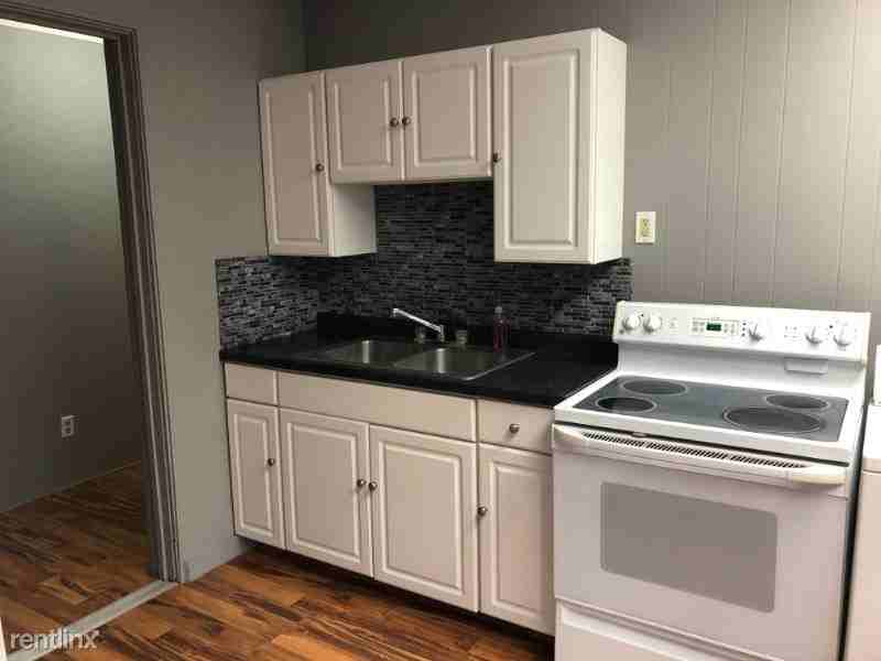 527 Main St - Photo 3 of 7