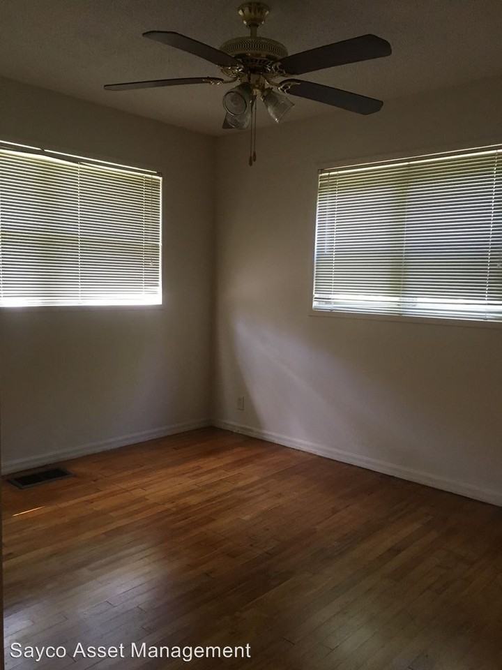 1341 Glenwood St Nw - Photo 3 of 18