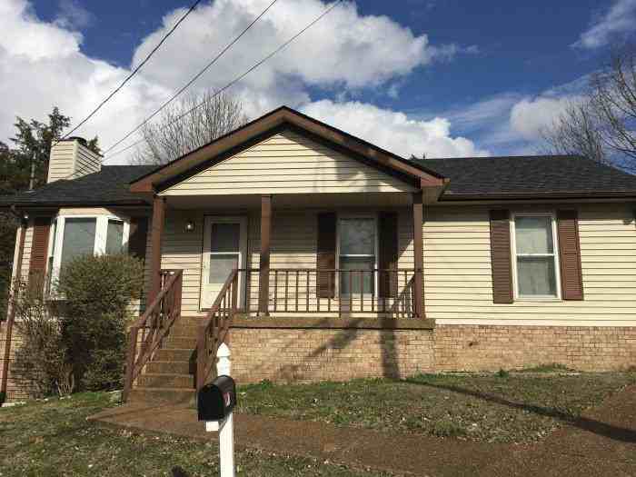 917 Tavistock Pl - Photo 2 of 13