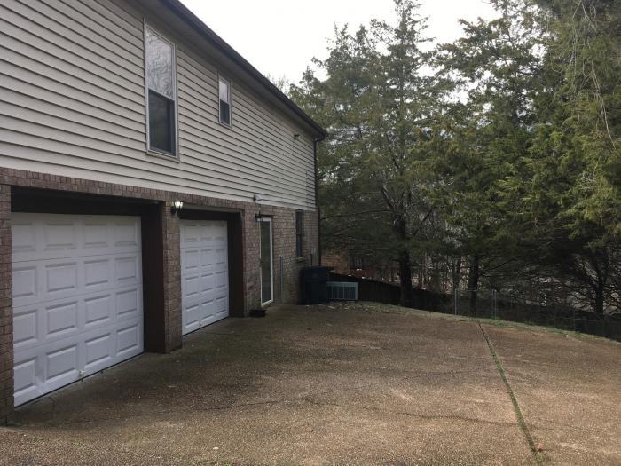 917 Tavistock Pl - Photo 3 of 13