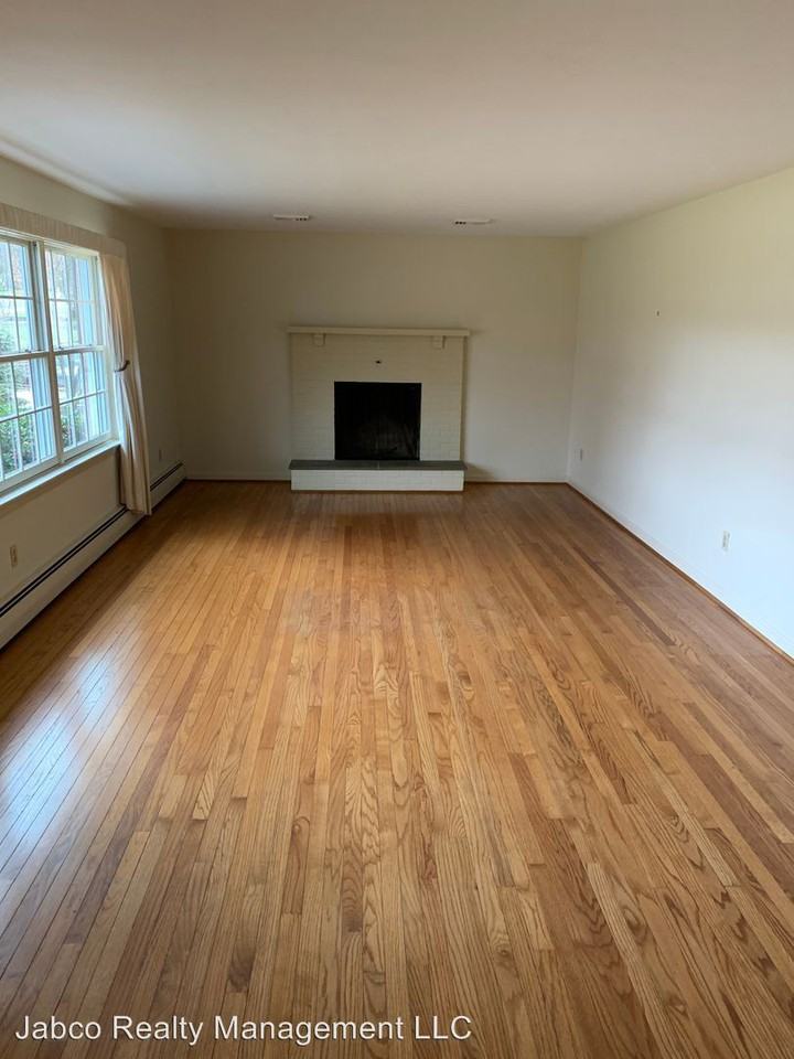 604 Outer Drive - Photo 2 of 20
