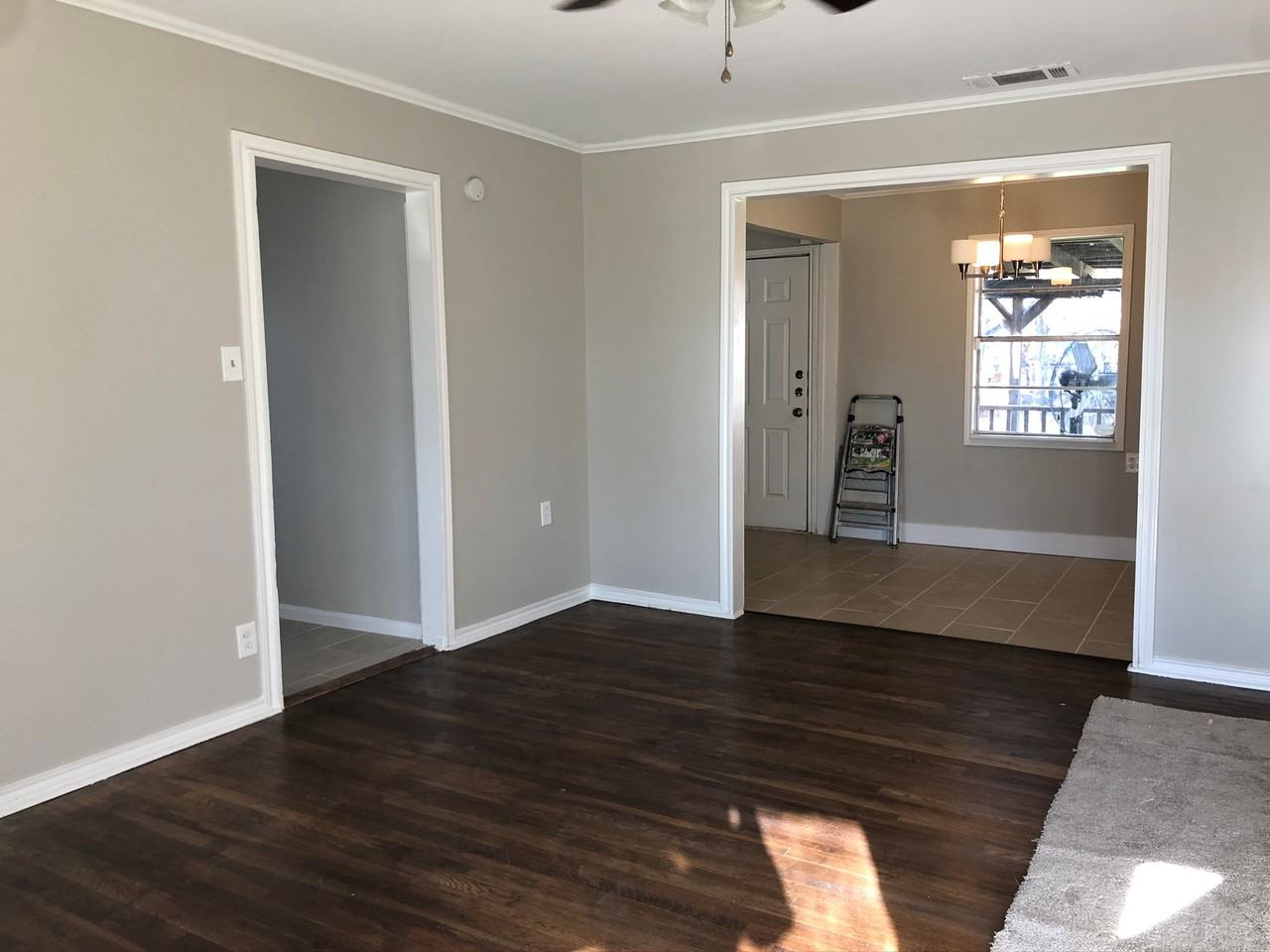 307 Inez St - Photo 2 of 10