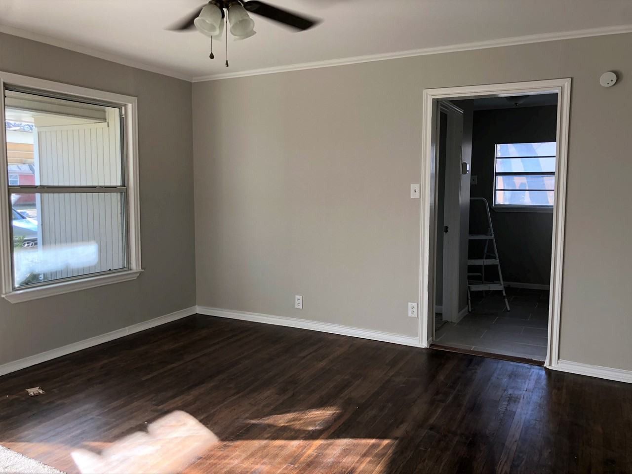 307 Inez St - Photo 3 of 10