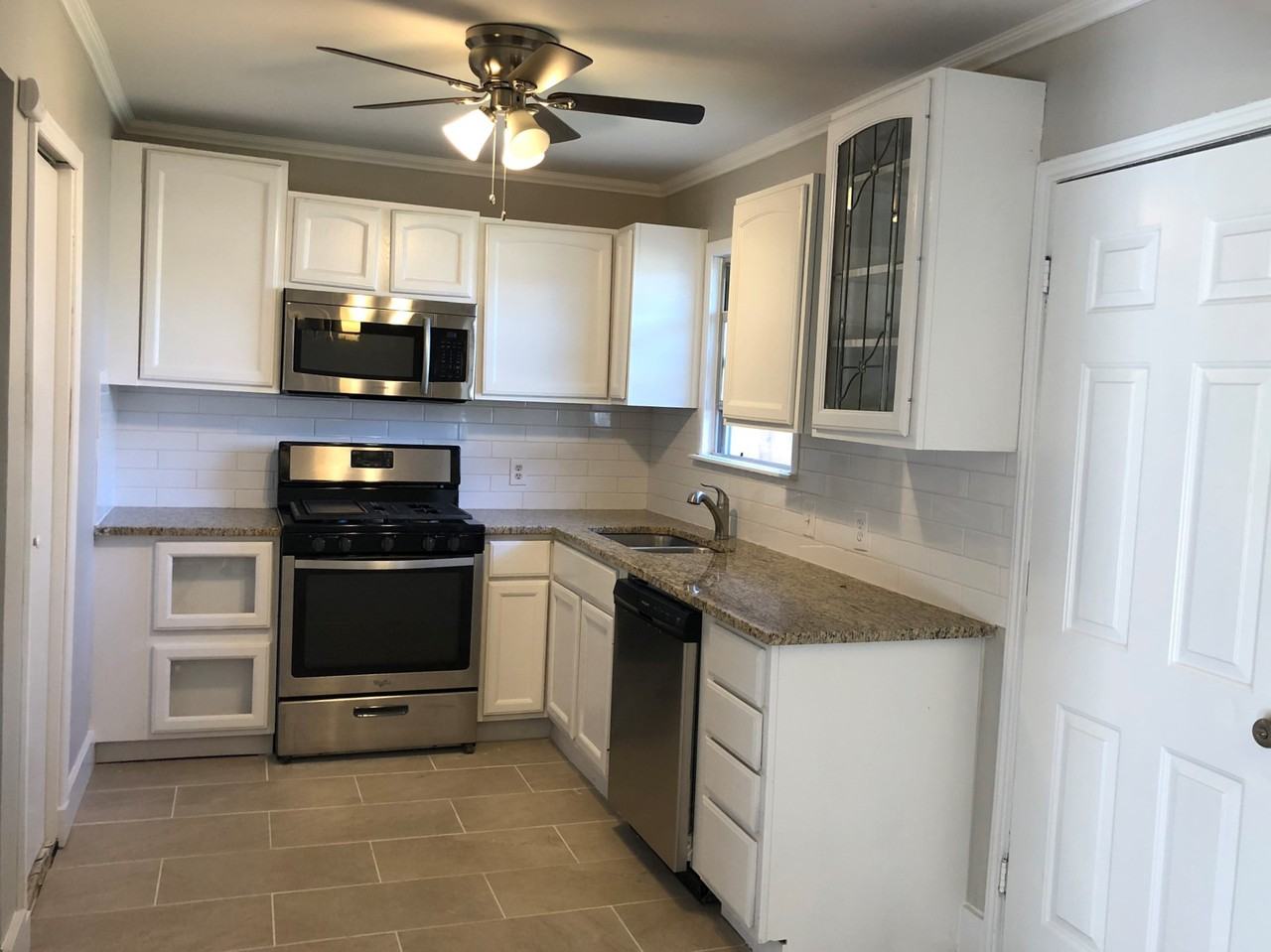 307 Inez St - Photo 4 of 10