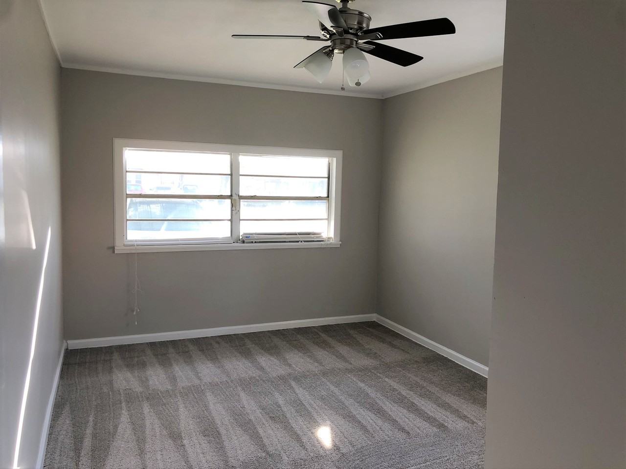 307 Inez St - Photo 5 of 10