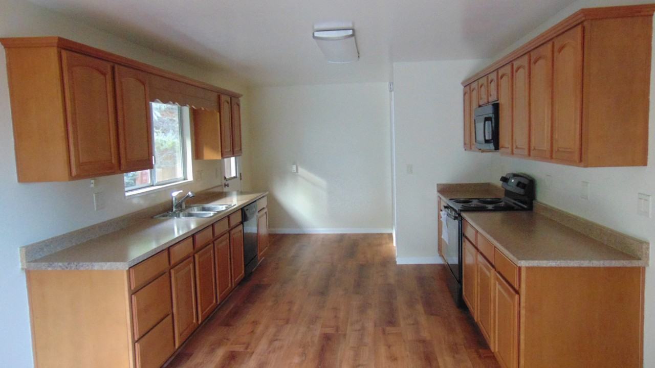 10663 Harbor Rd - Photo 3 of 14