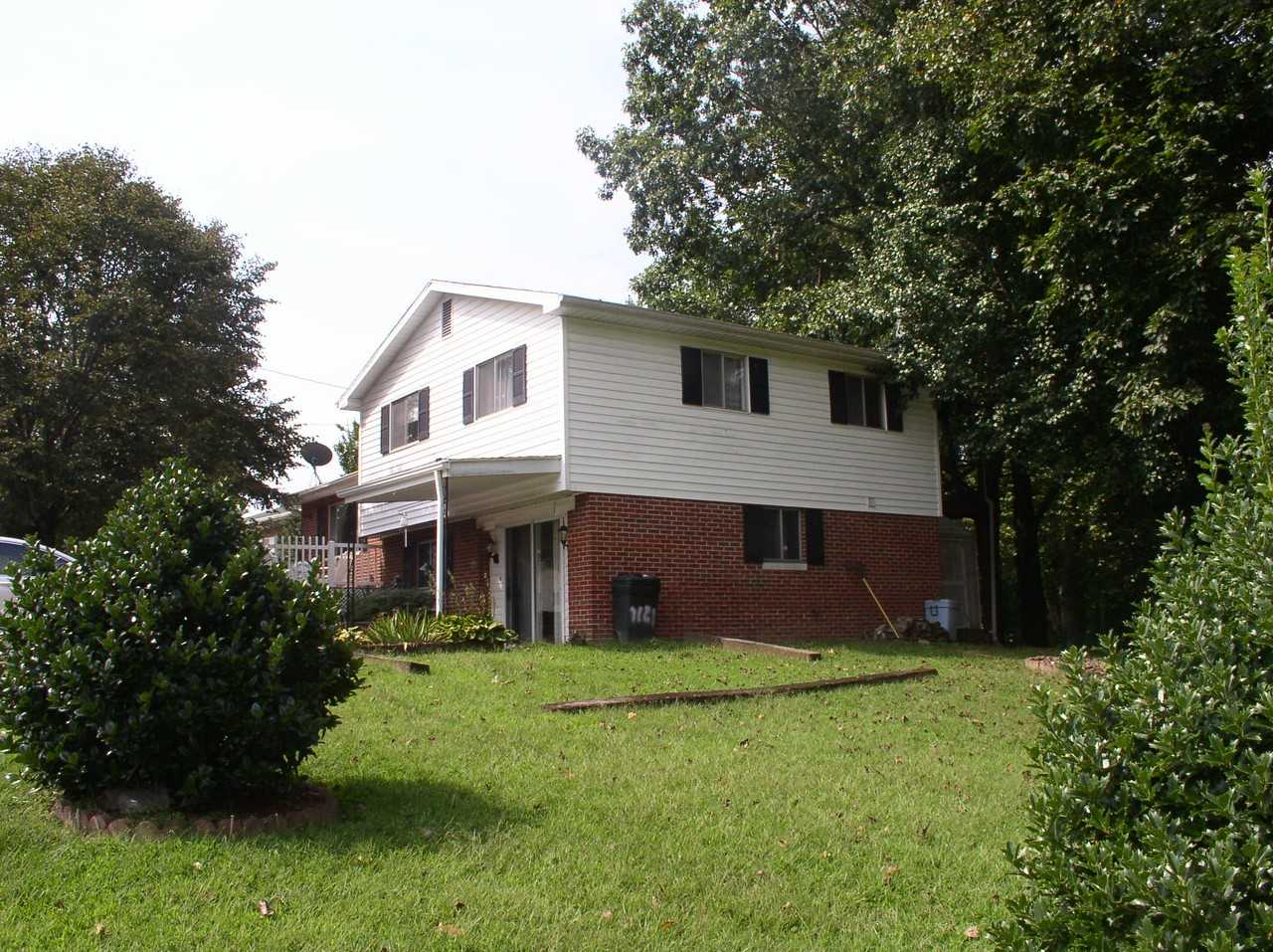 1121 Scenic Dr - Photo 2 of 12