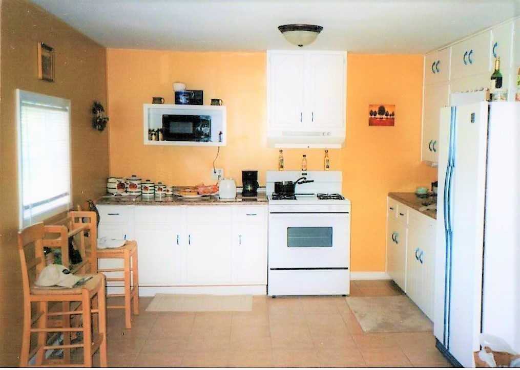 691 20 Th St - Photo 2 of 8