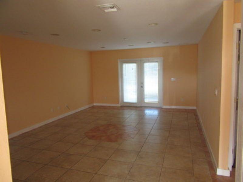 320 Harry Ave S - Photo 2 of 14
