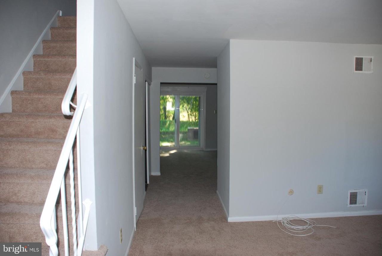 11 Stonegate Rd - Photo 2 of 14