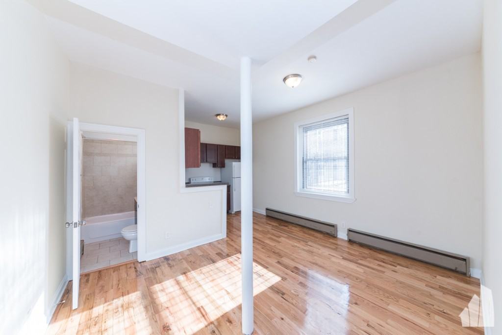 2145 West Webster Avenue #2R - Photo 2 of 11