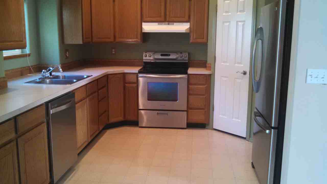 4102 Sunnybrook Dr - Photo 2 of 18