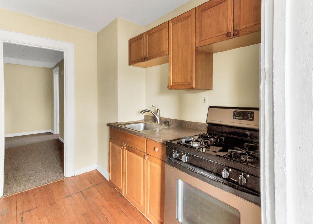 320 W 16th St - 2e - Photo 3 of 12