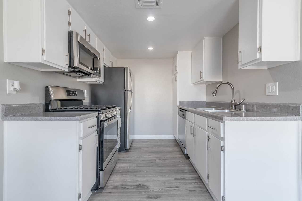 Citrus Grove Apartments - Photo 5 of 20