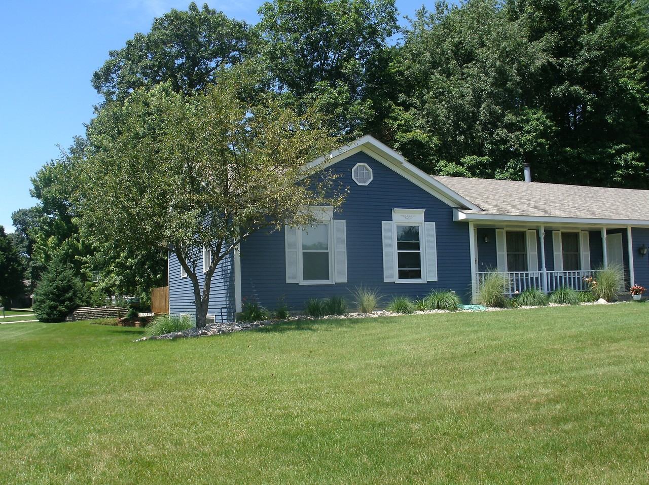 7187 Youngstown Ave - Photo 3 of 19