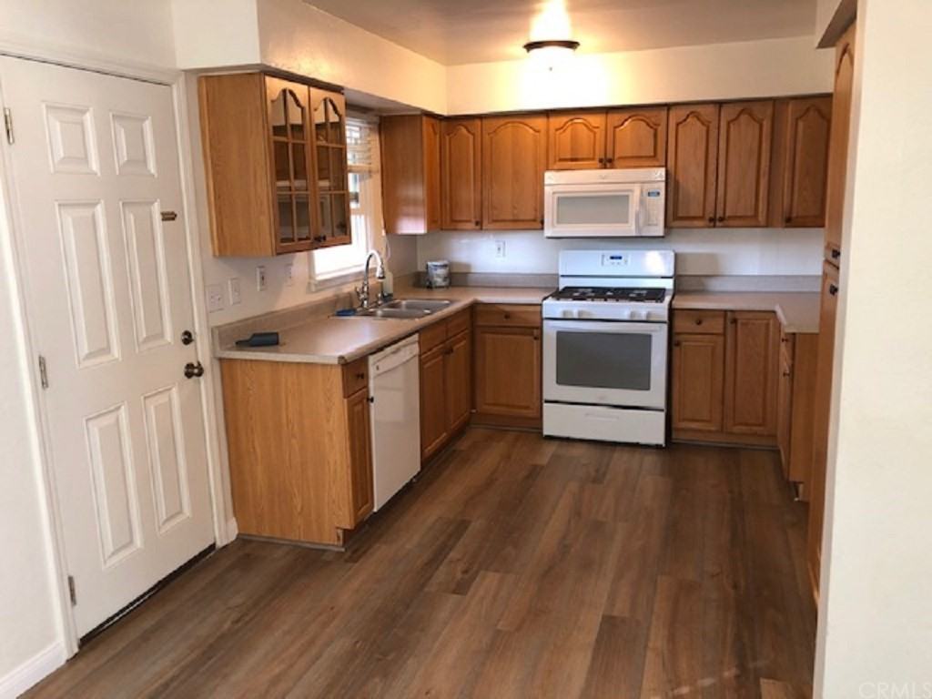 4372 Valley View Avenue - Photo 2 of 6