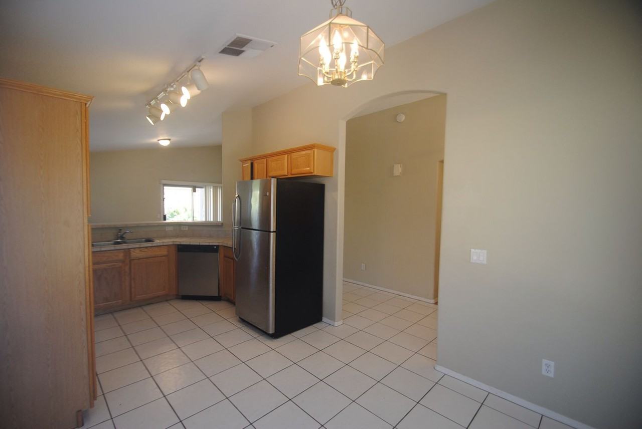 151 N Slate St - Photo 3 of 12