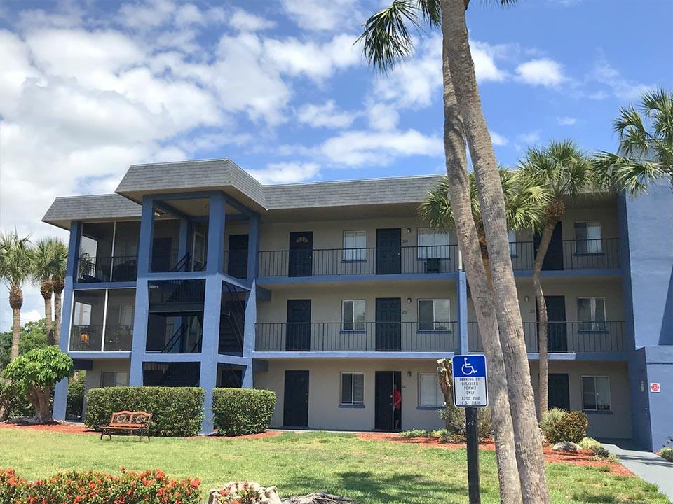 Applegate Apartments - Photo 5 of 43