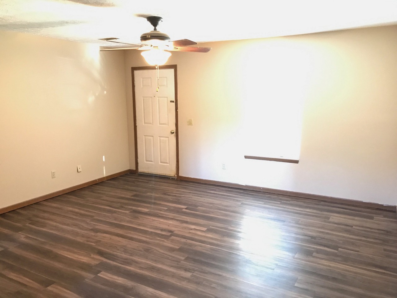 1911 N Dixie Ave - Photo 2 of 6
