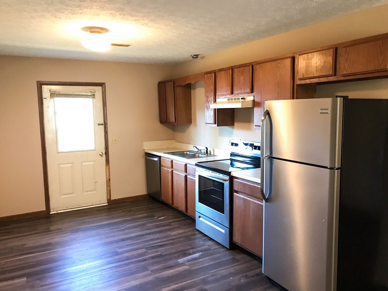 1911 N Dixie Ave - Photo 3 of 6