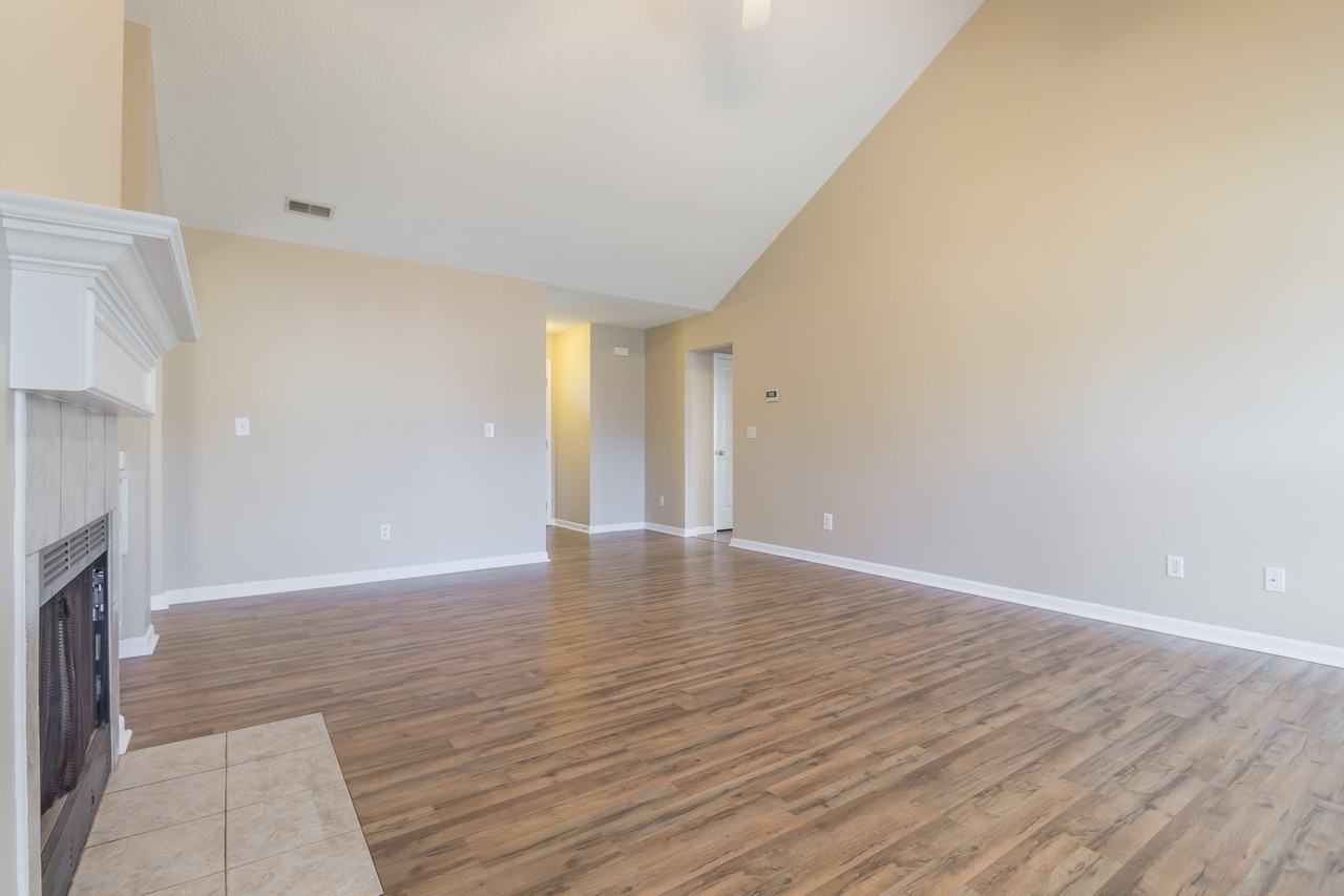 1004 Cobblestone Blvd - Photo 3 of 30