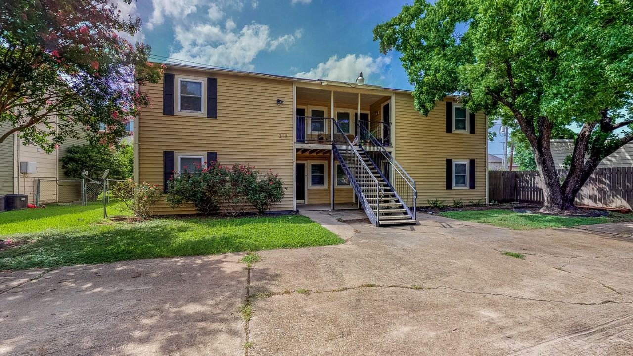 317 Manuel Dr - Photo 2 of 31