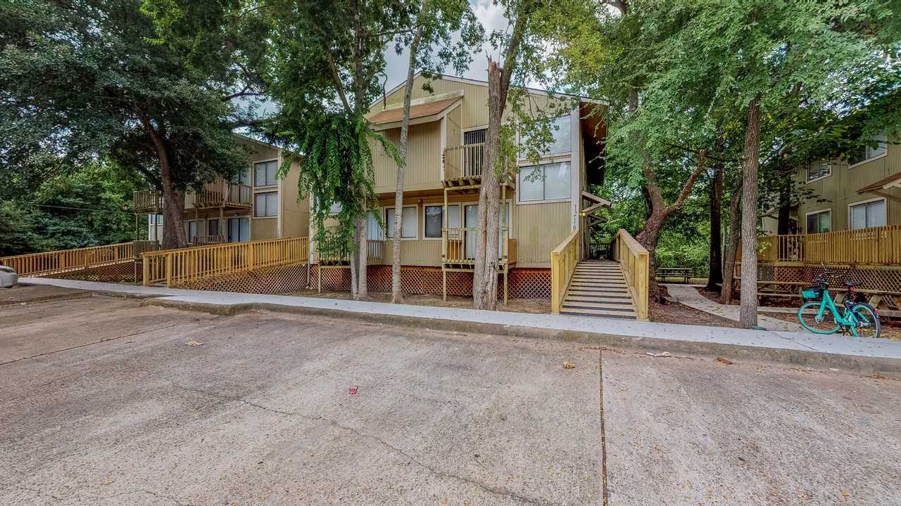 1216 Holik Dr - Photo 2 of 32