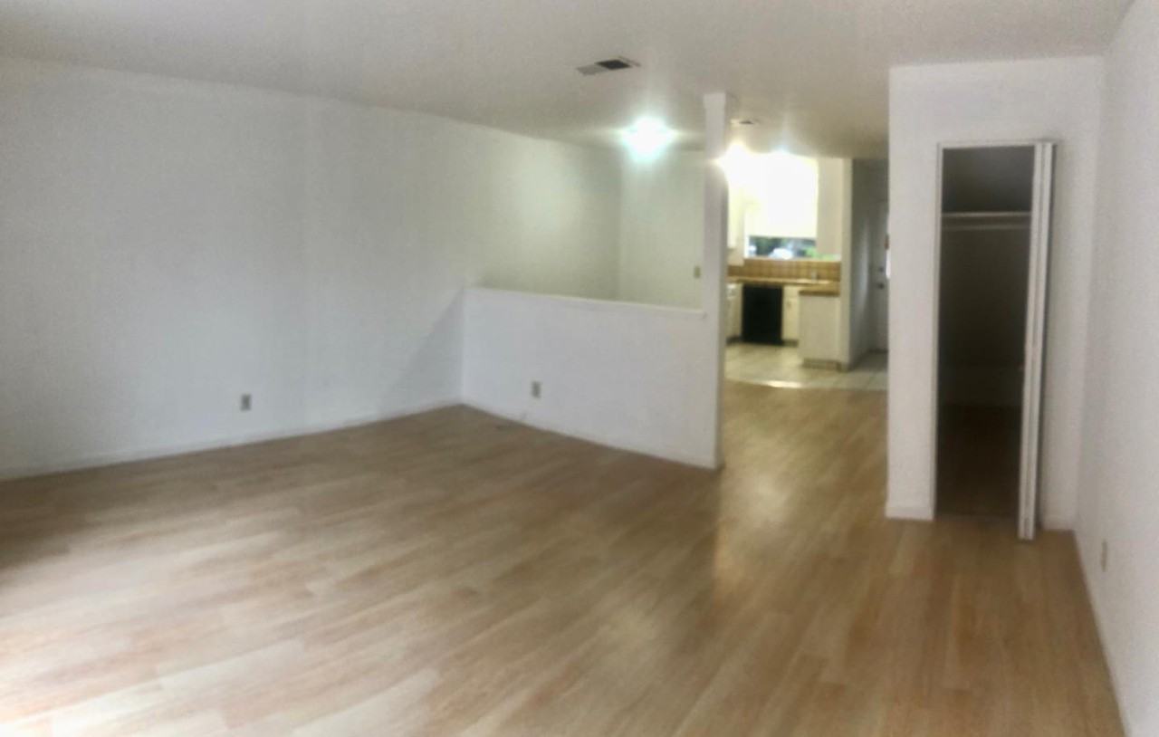 372 S. Cypress Ave 1 - Photo 2 of 7