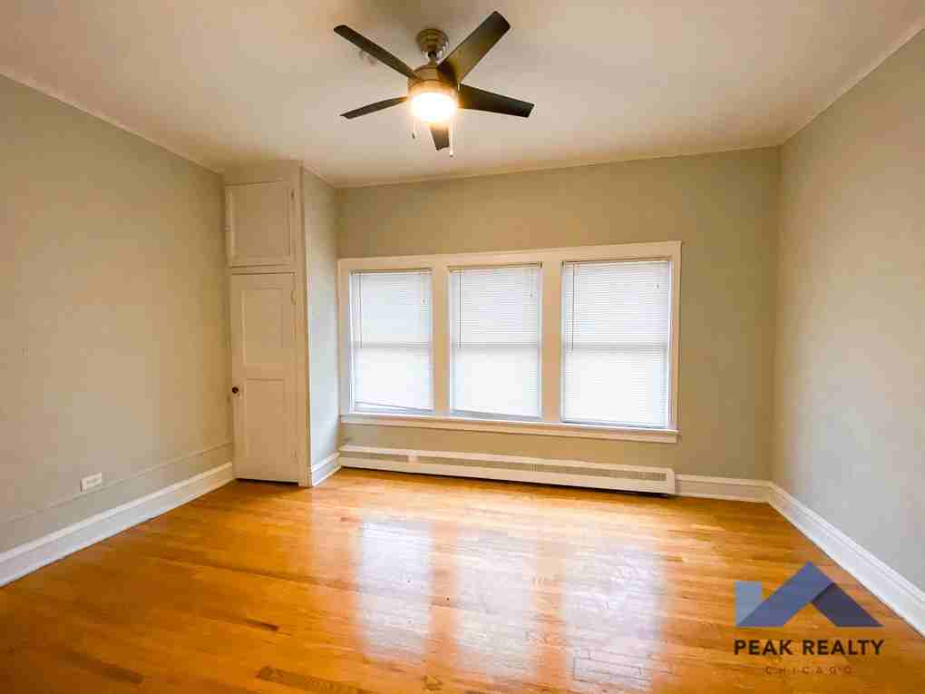 940 Greenbay - Photo 2 of 12