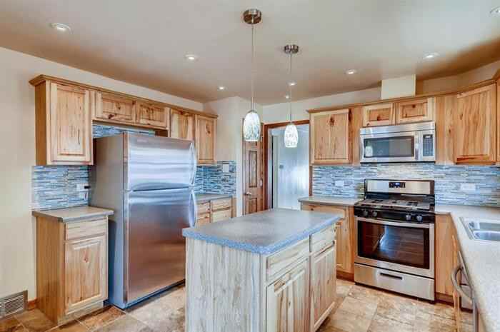 9048 South Utica Avenue - Photo 3 of 11