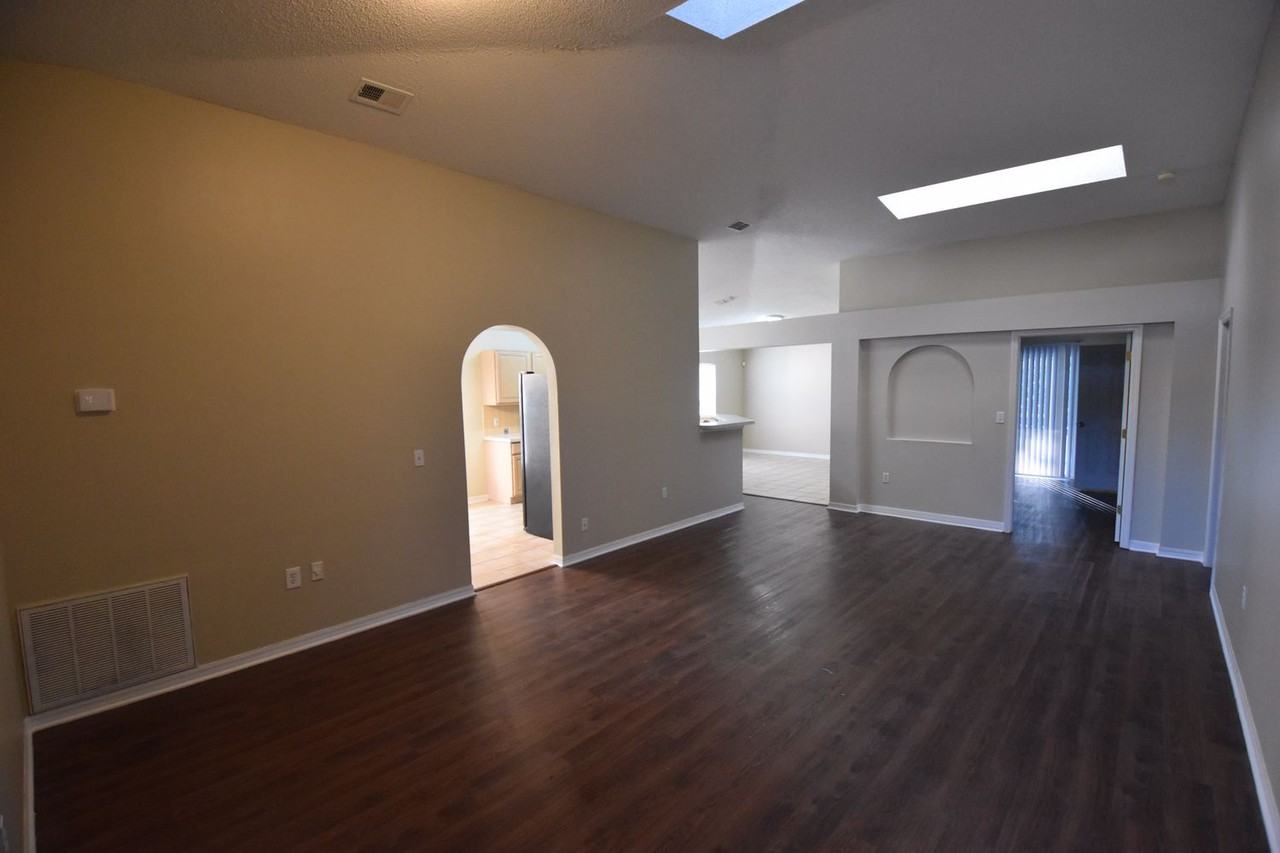 10700 Palaiseau Ct - Photo 3 of 17