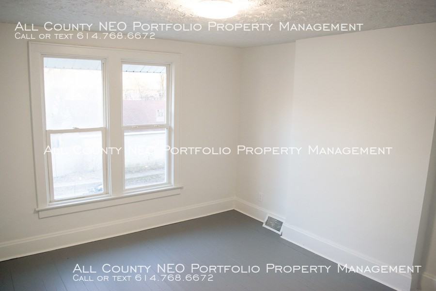 1857 Bruck St. - Photo 3 of 11