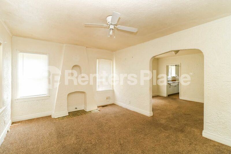 415 E 5th St B - Photo 2 of 17