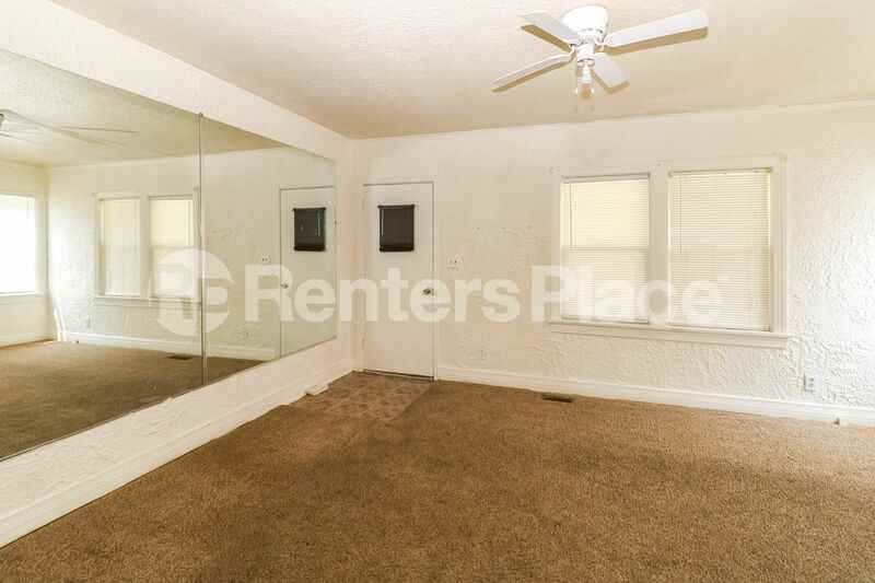 415 E 5th St B - Photo 3 of 17