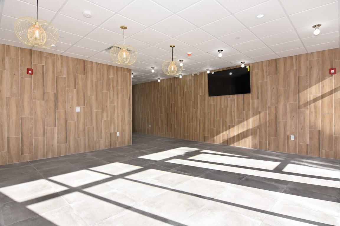 525 North MacQuesten Parkway #2G - Photo 2 of 9