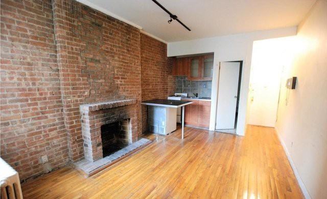 W 21st St & 8th Ave #2B