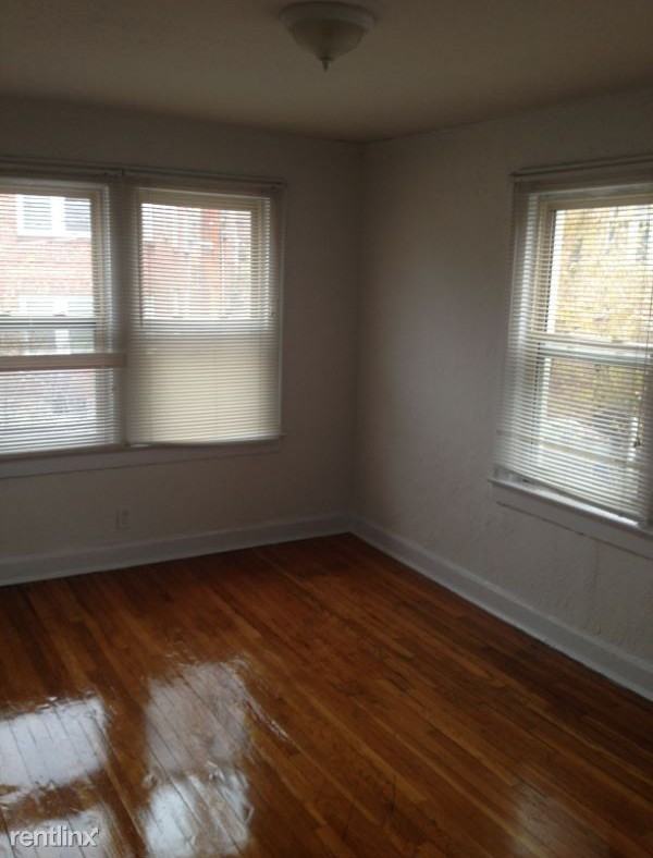 4333 Roanoke Pkwy 2south - Photo 3 of 5