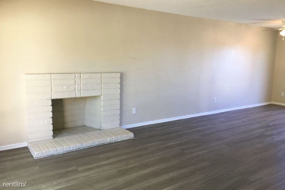 1083 Dover Drive - Photo 2 of 6