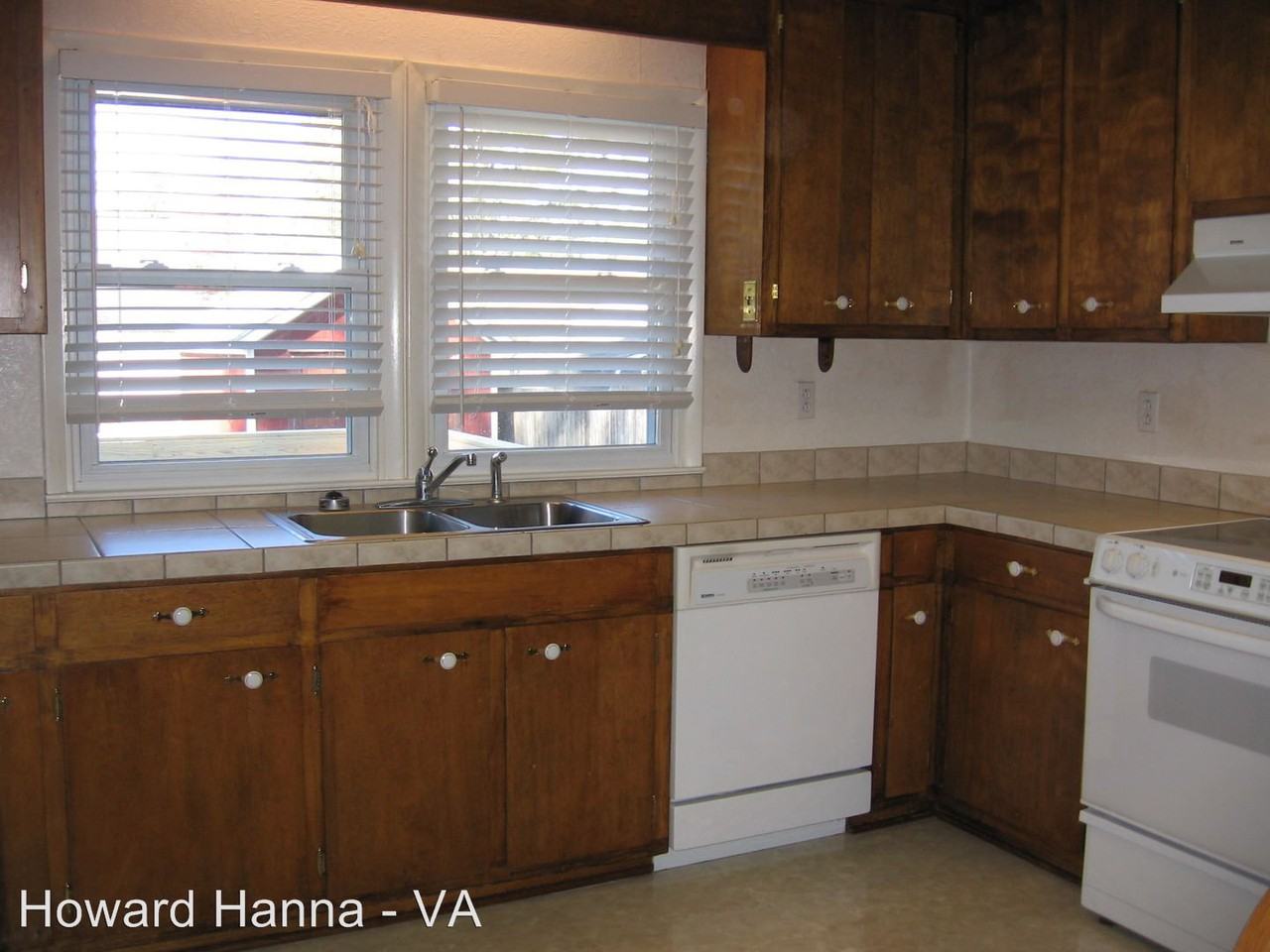 315 Edgewood Drive - Photo 3 of 16