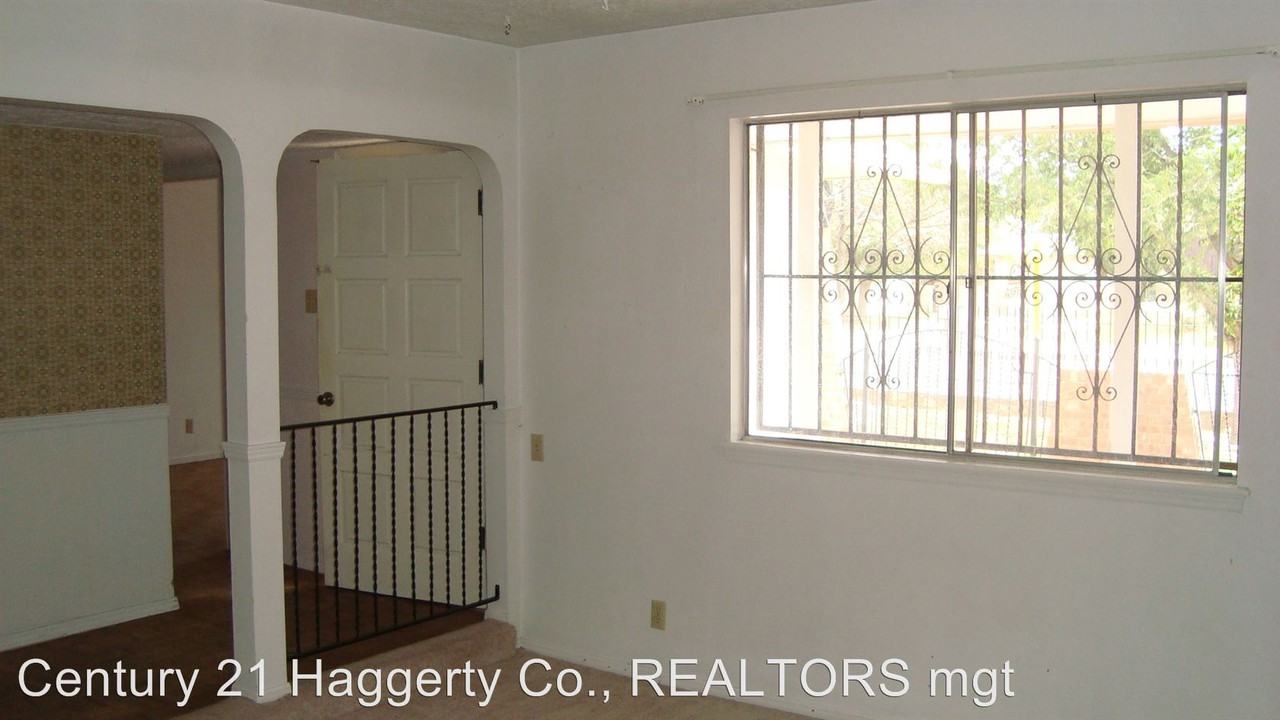 5709 Creston - Photo 3 of 17