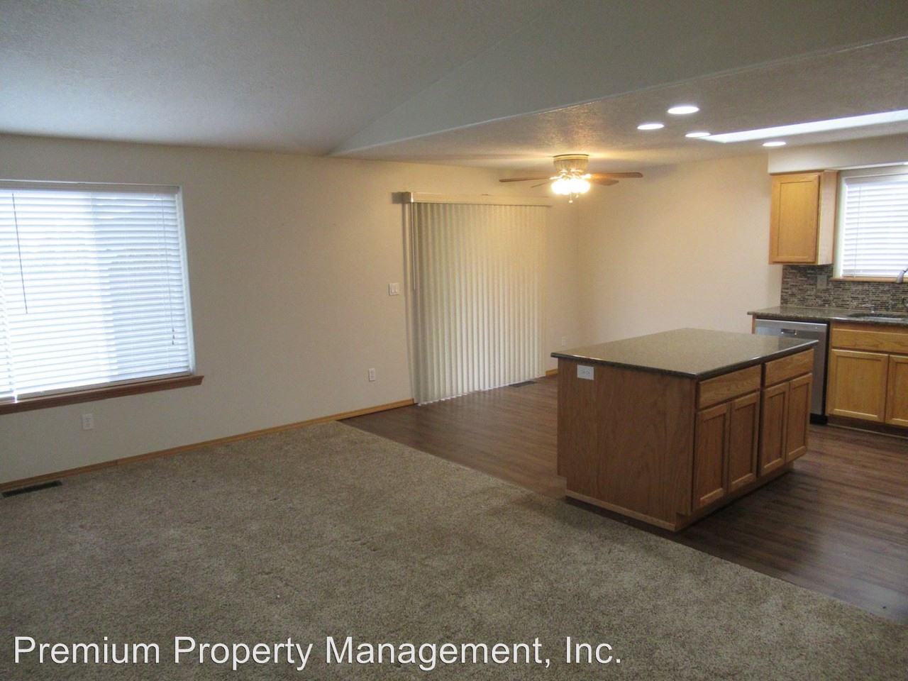 1315 W Locust St - Photo 3 of 20