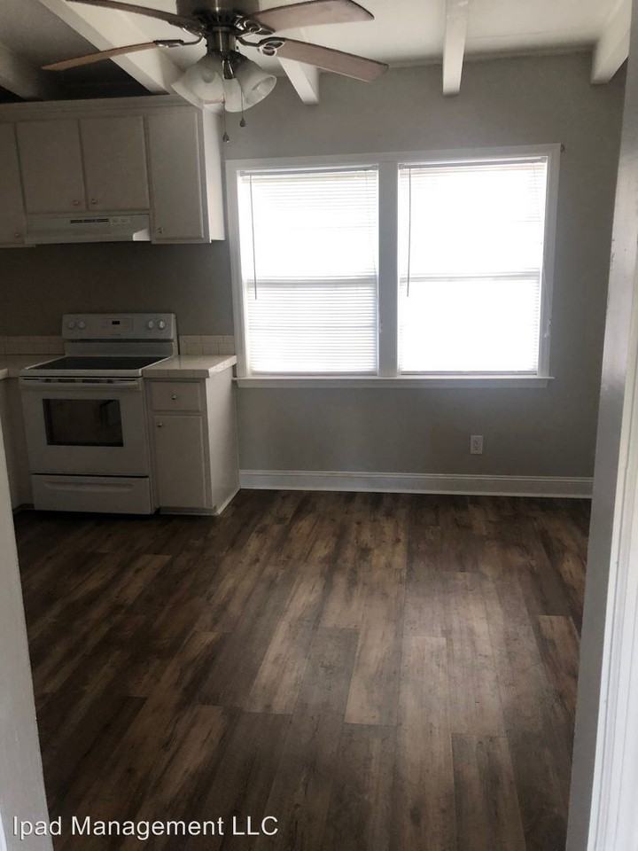 110 Rose Ave - Photo 3 of 11