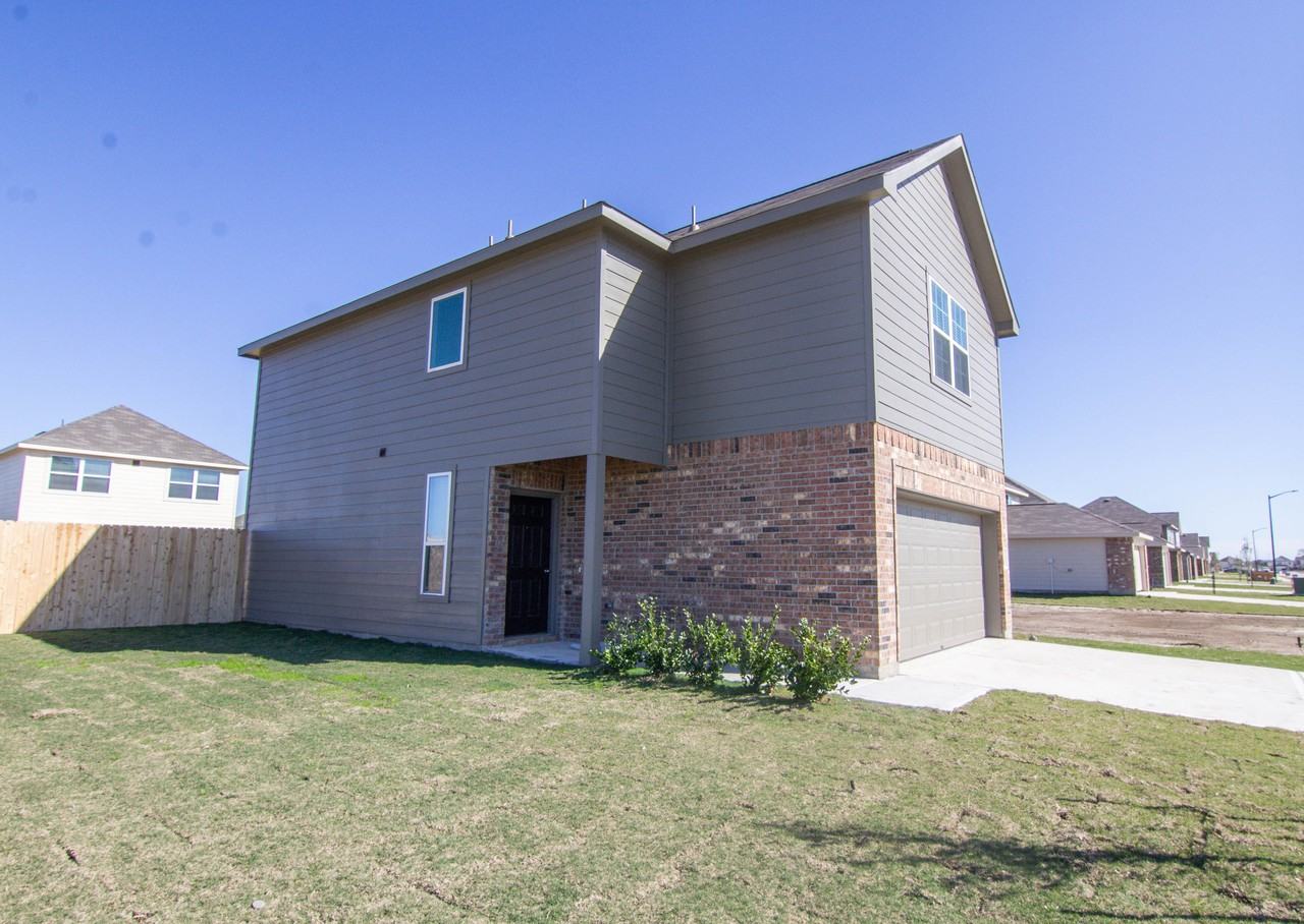 1001 Marquis Dr - Photo 2 of 13