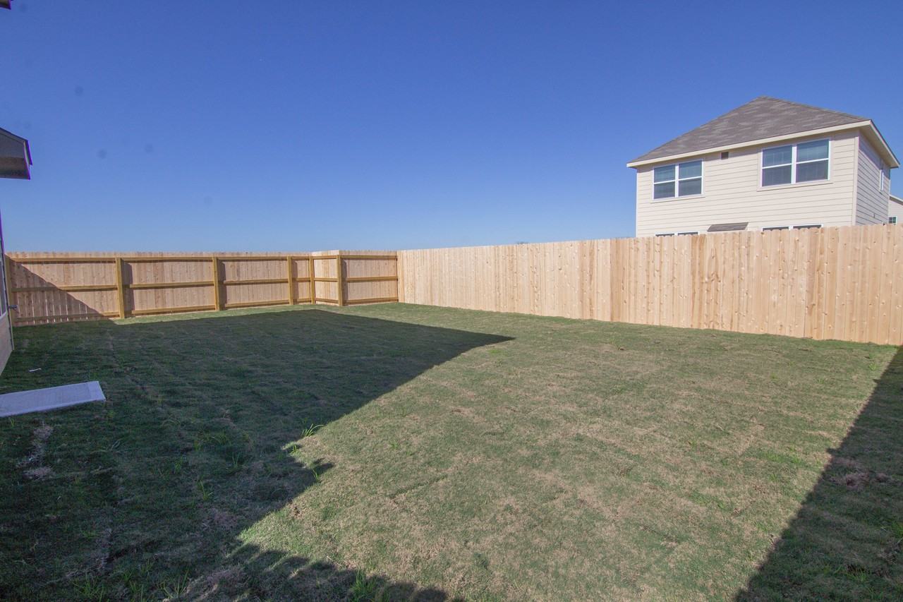 1001 Marquis Dr - Photo 3 of 13
