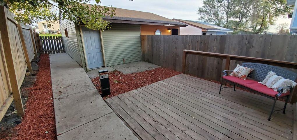 1840 30th St W - Photo 2 of 10