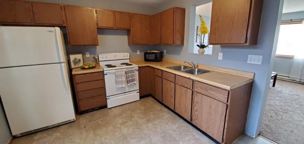 1840 30th St W - Photo 3 of 10